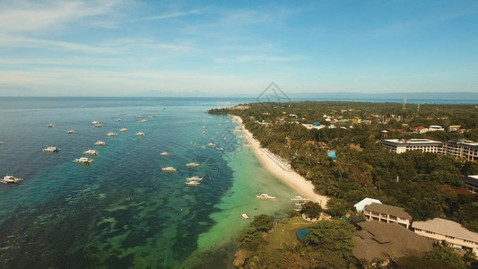 菲律宾薄荷岛度假村酒店热带地区阿罗纳海滩的鸟瞰图图片