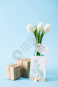 白郁金香的花束贺卡和白郁金香图片