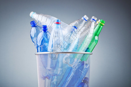 塑料瓶回收的概念图片