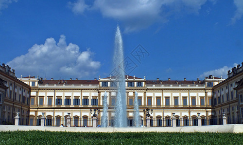 蒙扎皇宫的喷泉图片