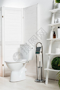 白色现代洗手间内部的白色现代卫生间图片