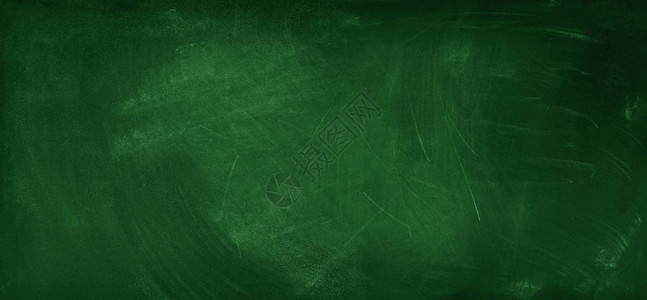 粉笔在绿色黑板背景上擦掉了背景图片