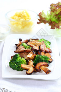 香菇西兰花烤猪肉图片