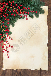 圣诞节和冬季背景边界与旧纸和橡树木上的圆形和红球图片