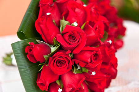 红玫瑰新娘花束图片