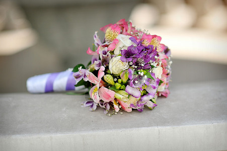 新娘束紫色的花朵图片