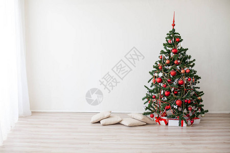 圣诞树礼物白色房间图片