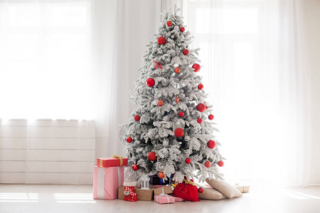 与白色圣诞树1的圣诞节内部图片