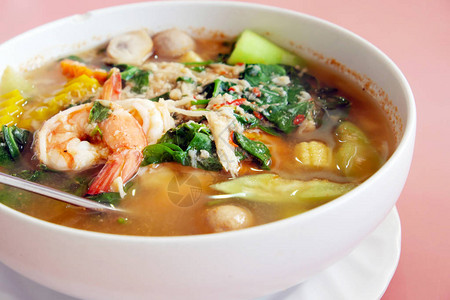 泰式咖喱虾和蔬菜图片
