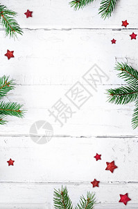 圣诞礼物糖果甘蔗和fir树枝图片