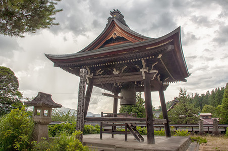 神社里的日本钟图片