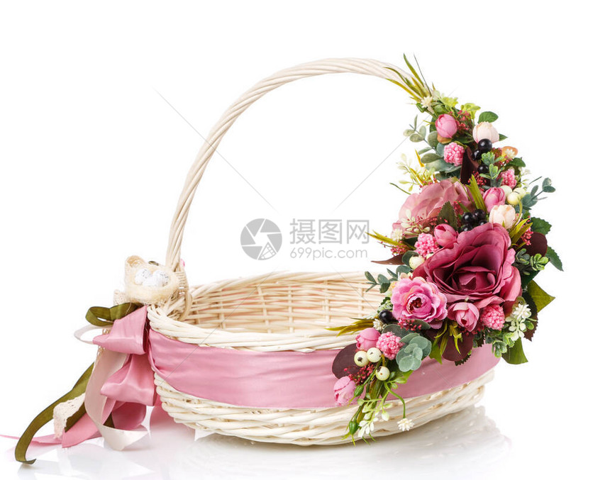 圆白篮子有东方花岗色的深粉色装饰孤立图片