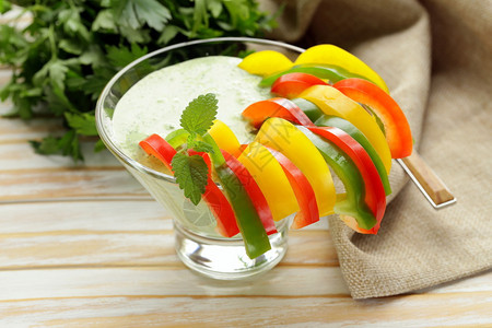 蔬菜开胃酸奶蘸甜椒图片