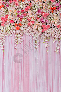 婚礼现场的美丽花朵背景图片
