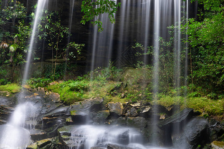 美丽的瀑布景观亚洲东南亚泰国黎府phukradung图片