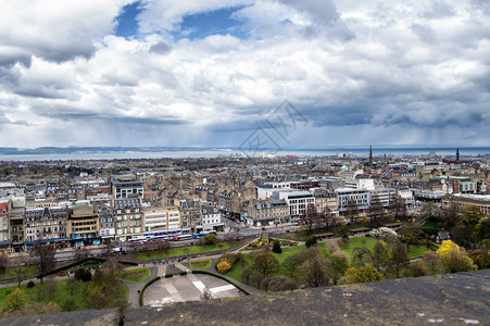 从城堡俯瞰爱丁堡新城图片