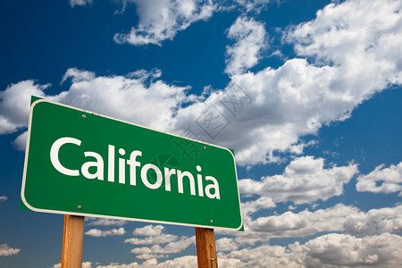加州绿色路标与复制室在DramaticCloud图片