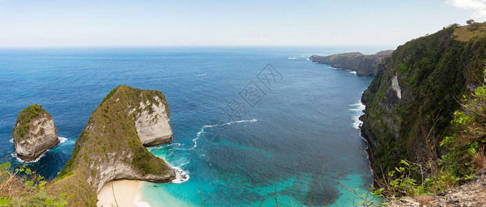 巴厘岛海岸线上梦幻海滩的全景图片