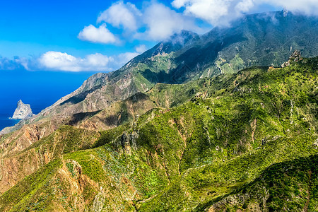 西班牙特内里费加那利岛大西洋海景区附近的云图片