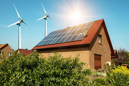 房子屋顶上的太阳能电池板和风涡轮环状圆形可持背景图片