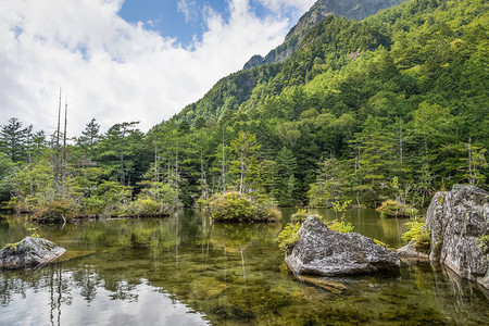 长野县北日本阿尔卑斯山的流行度假胜地Kam图片