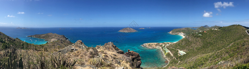 僻静的哥伦比亚海滩和海湾的景色图片