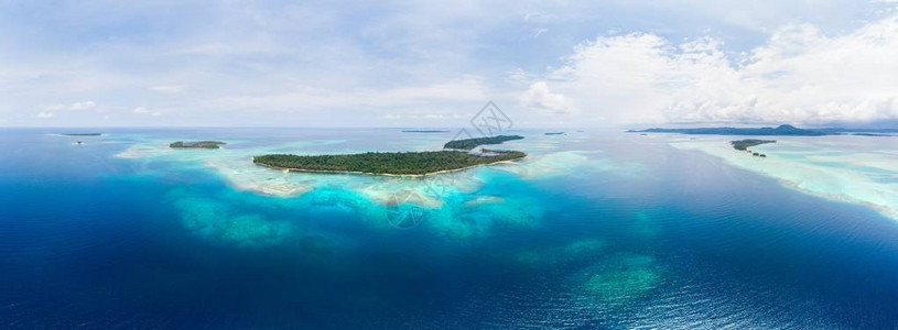 鸟瞰班亚克群岛苏门答腊热带群岛印度尼西亚高清图片
