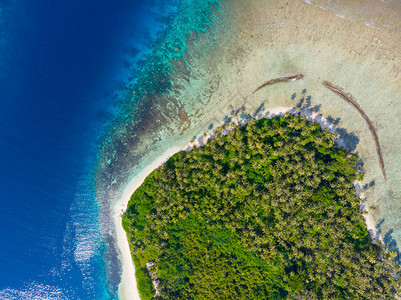 空中俯视班亚克群岛苏门答腊热带群岛印度尼西亚高清图片