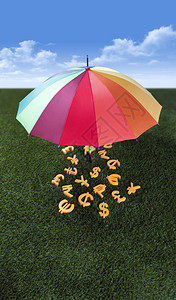 绿草地上五颜六色的伞下的货币单位图片