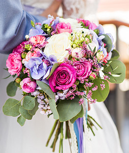 五颜六色的新娘花束婚礼花束图片