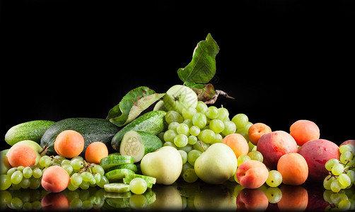黑底的水果和蔬菜苹果黄瓜杏子葡图片