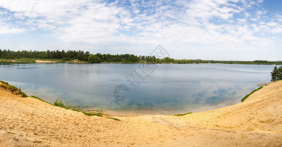 沙滩湖水图片