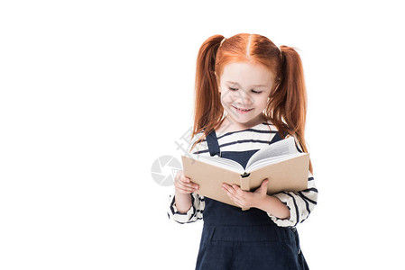 可爱笑的小学生阅读书图片