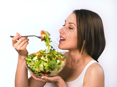 吃健康沙拉的年轻女人背景图片