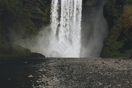 冰岛美丽的Skogafos瀑布图片