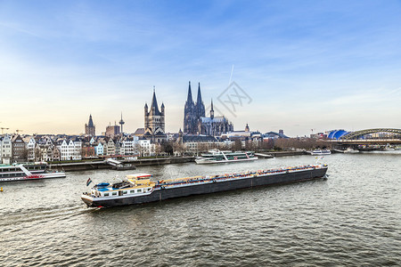 与多米和莱茵河的图片