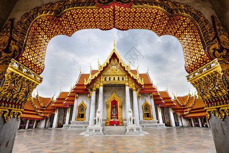 在泰国曼谷的Marble寺庙WatBetchama图片