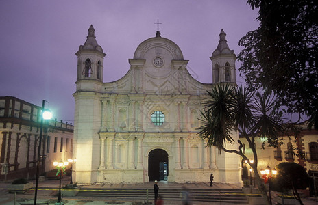 在中美洲洪都拉斯科潘市古老的小镇教堂图片