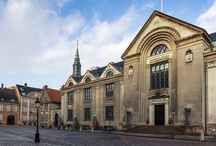哥本哈根大学是丹麦历史最悠久规模第二大的图片