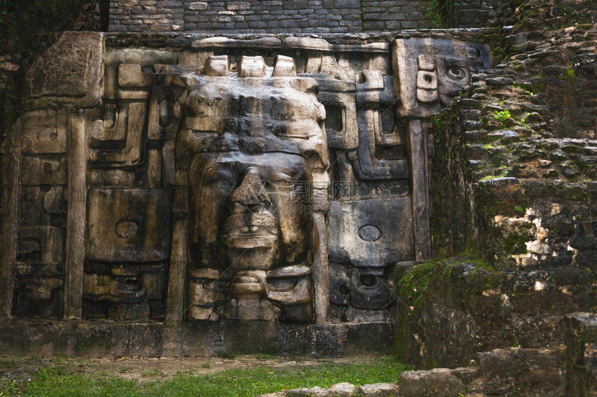 在伯利兹拉马奈的Mayan遗址上图片