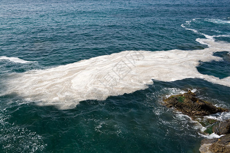 海岸线附近海面上空图片