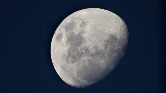 智利圣地亚哥的月亮升起背景图片