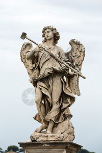 意大利罗马圣天使桥的安东尼奥乔尔盖蒂用海绵制作的天使大理石雕像图片