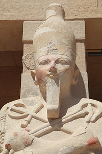 埃及卢克索哈特谢普苏特神庙的法老雕塑图片