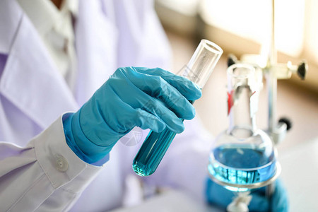 实验室生物化学和研究技术概念中的化学管图片