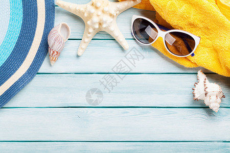 海滩附件太阳帽太阳墨镜和木底海星图片