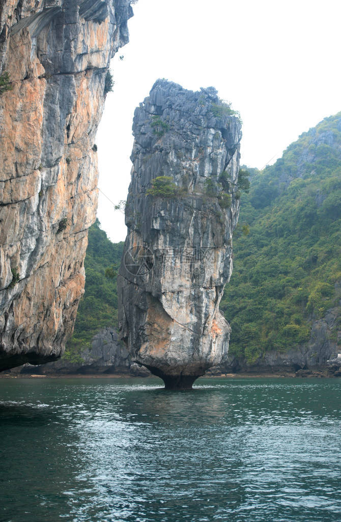 越南著名的哈隆湾岩石图片