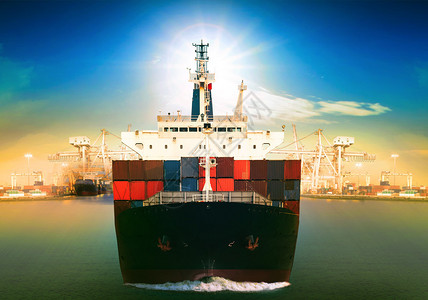用于货运水和物流运输业务主题的商船和港图片