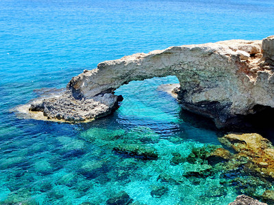 塞浦路斯岛海洋景观中地海边的岩高清图片