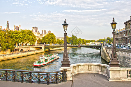 法国巴黎和塞纳河图片